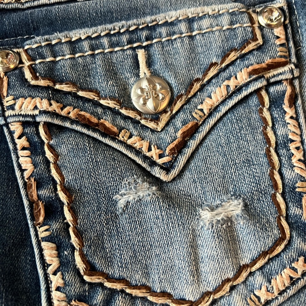 Miss Me Mid-Rise denim stretch shorts, size 26. - Picture 7 of 8